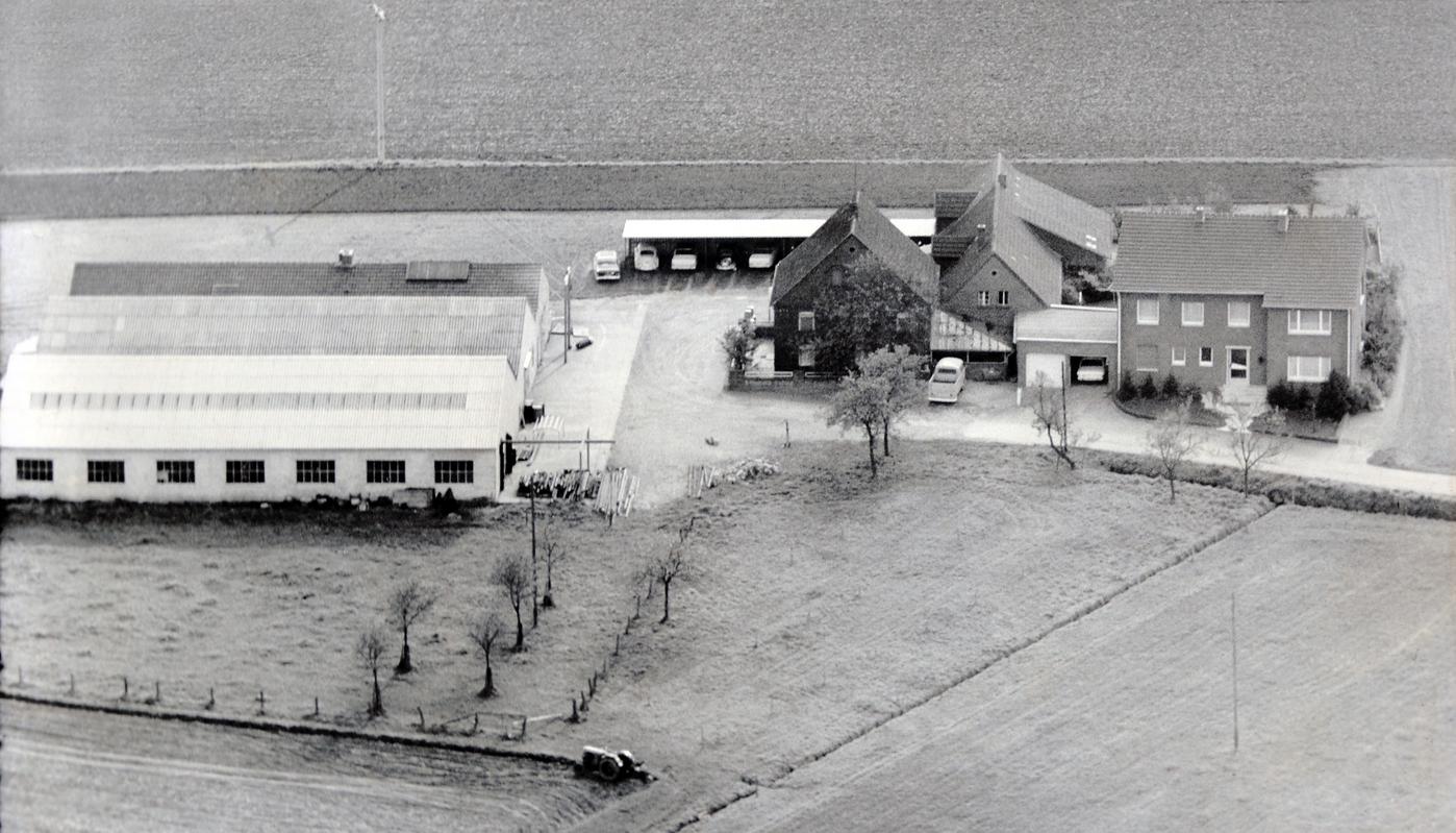 Eerste hal Luchtfoto - eerste hal van de firma Höner in 1952