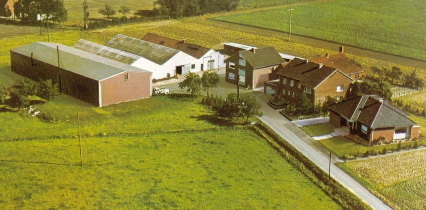 Tweede hal Luchtfoto - tweede hal van de firma Höner in 1961